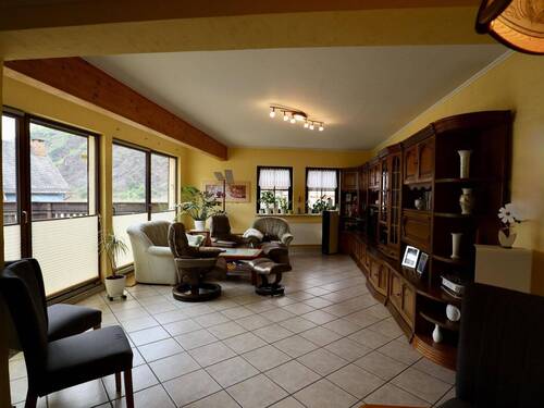 Wohnzimmer - Mehrfamilienhaus, Wohnhaus mit 153,00 m² in Cochem zum Kaufen