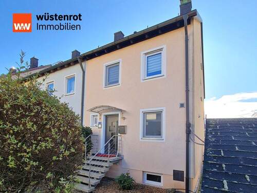 Nordansicht - 6 Zimmer Reihenendhaus zum Kaufen in Hersbruck