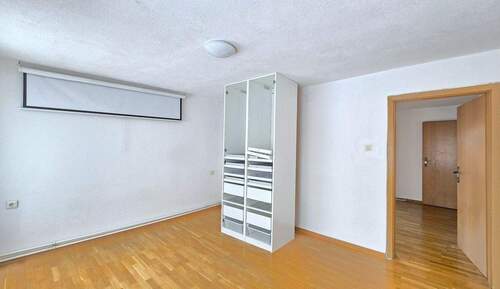 Bild 1 - 4 Zimmer Mehrfamilienhaus, Wohnhaus zum Kaufen in Jestetten