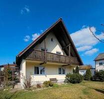 Attraktives Zweifamilienhaus mit Wintergarten, zwei Garagen und zwei Einbauküchen in Schrobenhausen.