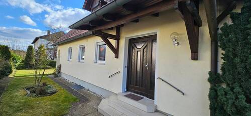 Eingang.jpg - 8 Zimmer Einfamilienhaus in Schrobenhausen