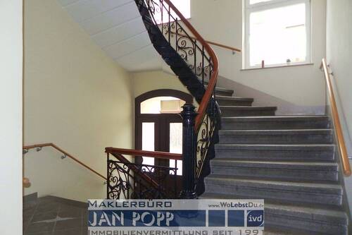 Treppenhaus - Zugang zum Hof - Etagenwohnung mit 43,70 m&sup2; in Greiz zur Miete