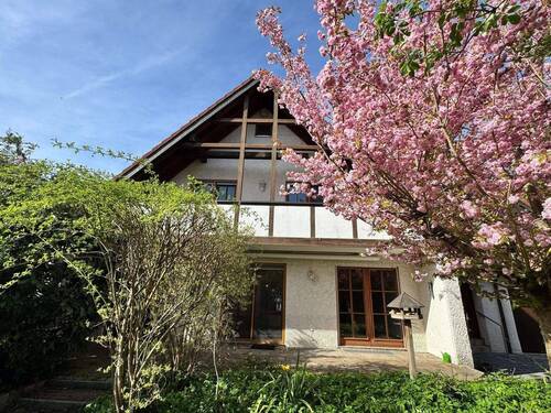 Haus Frontansicht - Waldrand am Reichswald: Haus mit Einliegerwohnung und direktem Waldzugang