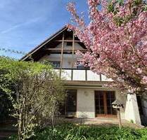 Waldrand am Reichswald: Haus mit Einliegerwohnung und direktem Waldzugang - Nürnberg Fischbach
