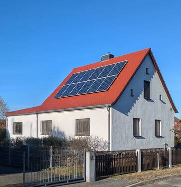 Vorderansicht - Natur, Komfort und Vielseitigkeit - Ihr neues Zuhause in Bernsdorf