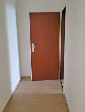 Ostend159_Eingang_Flur_innen.jpg - 