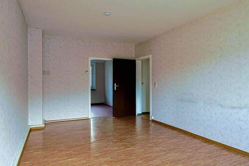 Blick zum Schlafzimmer - 2 Zimmer Etagenwohnung zum Kaufen in Probstzella