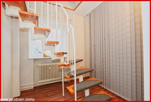 Treppenaufgang zum Spitzboden - 