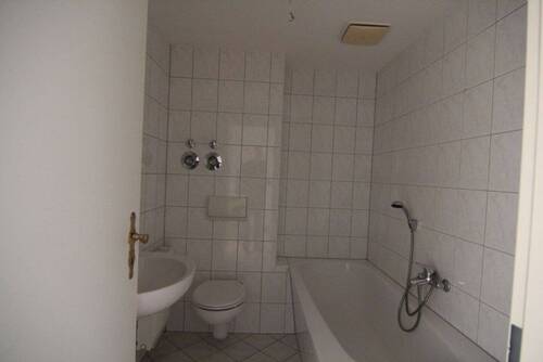 10 Bad - 2 Zimmer Etagenwohnung in Plauen