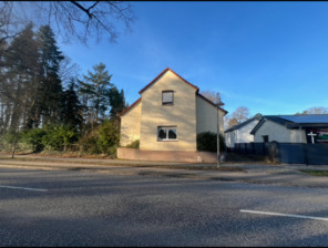 Vorderansicht - Geräumiges Einfamilienhaus - optional mit weiterem Bauland