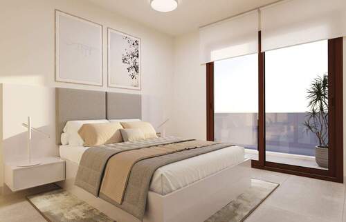 Geräumiges Schlafzimmer mit Zugang zur sonnigen Terrasse - 