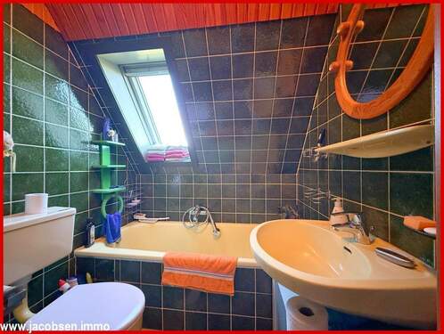 Badezimmer im Dachgeschoss - 