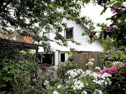 Haus Gartenseite - 7 Zimmer Einfamilienhaus in Glückstadt