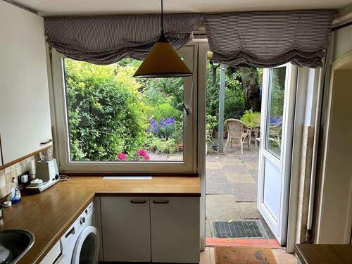 Küche mit Garten-Austritt - 