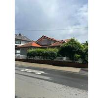 Toller Bungalow mit überdachter Terrasse, Doppelgarage und schönem Garten in Haiger-Allendorf gelegen