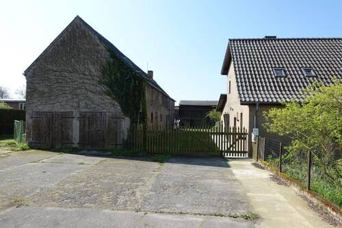 Straßenansicht m. 2 Garagen - Einfamilienhaus mit 242,40 m² in Kletzin zum Kaufen