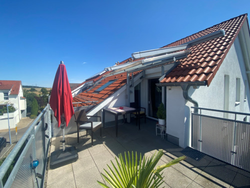 Überdachter Balkon - 4 Zimmer Etagenwohnung in Gärtringen
