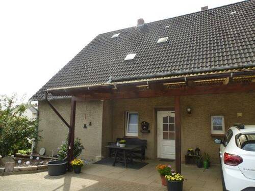 H-S-167-Hausansicht - Renoierungsbedürftiges Wohnhaus mit großem Baugrundstück!