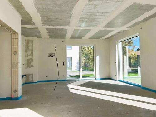 Blick Küche & Essbereich - 5 Zimmer Einfamilienhaus zum Kaufen in Berlin