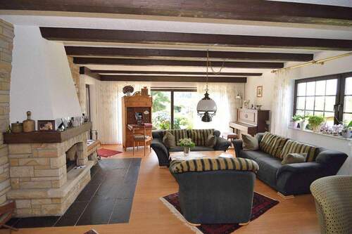 WZ2 - freistehendes Einfamilienhaus mit ELW in VG Puderbach zu verkaufen.