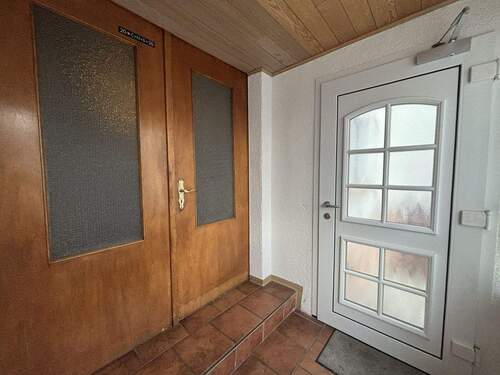 Eingang - 7 Zimmer Einfamilienhaus in Kirchhain / Emsdorf