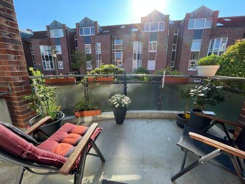 Großer Sonnen-Balkon - Helle Balkon-Wohnung, 2 Bäder, Tiefgaragenstellplatz + Gartenblick