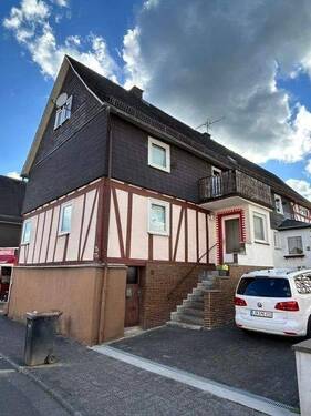 Hausansicht - 5 Zimmer Einfamilienhaus zum Kaufen in Dillenburg