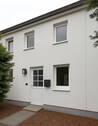 Hausfront (KI-optimiert) - Provisionsfrei: Renoviertes, optimal geschnittenes Reihenhaus in zentraler Lage