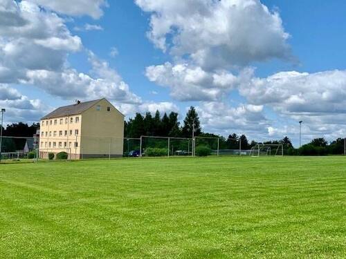 Hausansicht - Etagenwohnung mit 59,00 m² in Elsterberg zum Kaufen