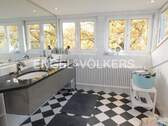 Großzügiges Badezimmer im DG - 