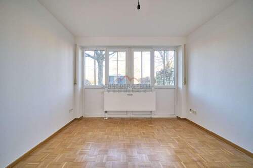 Zimmer zur Strassenseite - 