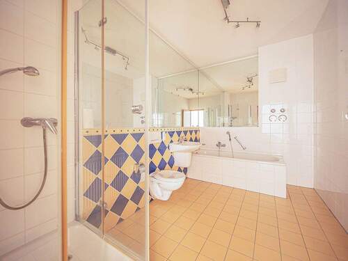 Bad - 3 Zimmer Etagenwohnung in Windach