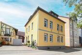 Vorderansicht (1) - Ein Haus + 2 Wohnungen + 1 Gästewohnung im DG + Werkstatt + Lager + viel Platz + tolles Grundstück