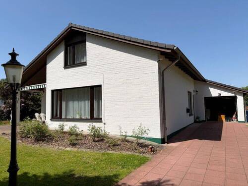 Zugang und Zufahrt - 6 Zimmer Einfamilienhaus in Pinneberg