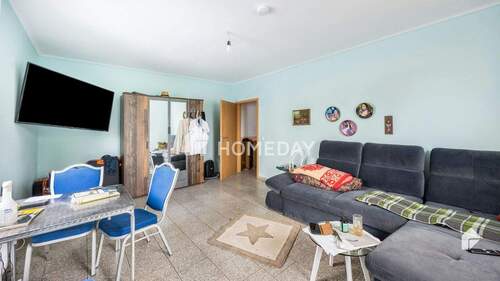 Wohnzimmer 2 - 1 Zimmer Etagenwohnung in Saarbrücken