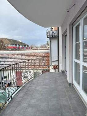 Süd-West-Balkon - Viel Raum für eigene Gestaltung und 100 % Lebensqualität im Herzen von Neu-Isenburg