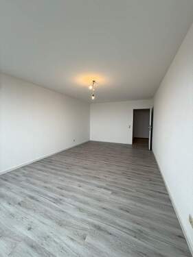 Wohnzimmer/Esszimmer - Helle 2-Zimmer-Wohnung mit Balkon in Rielasingen-Worblingen