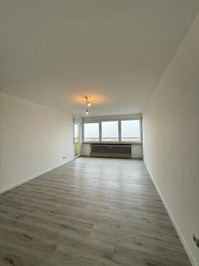 Wohnzimmer/Esszimmer_ - 2 Zimmer Etagenwohnung zur Miete in Rielasingen-Worblingen