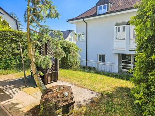 Terrasse und grüner Innenhof - 