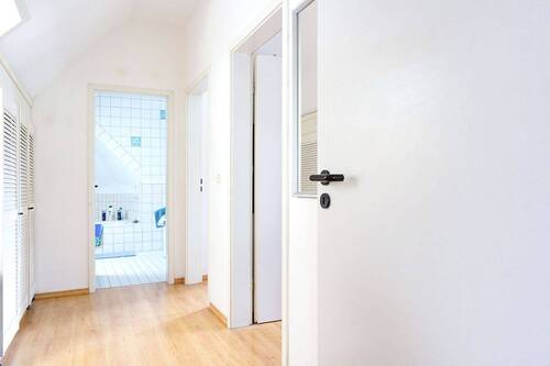 Flur mit Einbauschrank - 3 Zimmer Etagenwohnung zur Miete in Trier