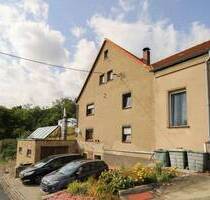 Charmantes Ein- oder Zweifamilienhaus mit Potenzial, großer Garage, Garten & Nebengebäuden - Striegistal Marbach