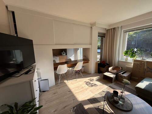 Wohnzimmer (Musterfoto) - Etagenwohnung mit 48,90 m&sup2; in Hamburg zur Miete