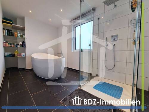 Bad - Einfamilienhaus mit 237,00 m&sup2; in Zirndorf zum Kaufen