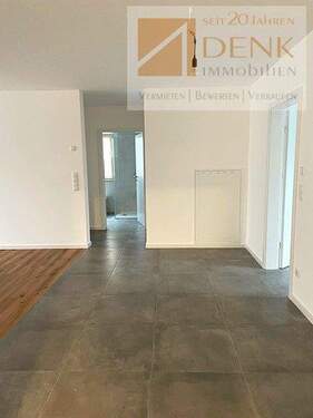 offener freundlicher Eingangsbereich - Etagenwohnung mit 99,70 m&sup2; in Gerolzhofen zur Miete