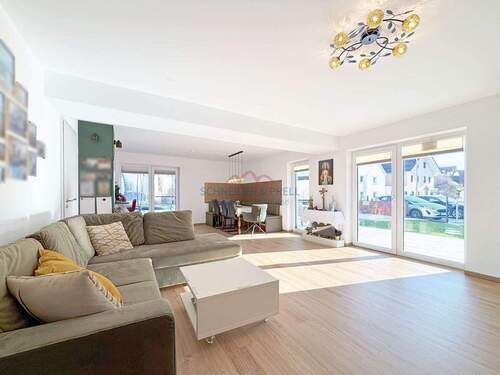 Wohnzimmer - Neuwertige Gartenwohnung in modernem Mehrfamilienhaus