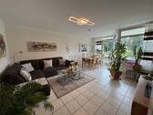 Wohnzimmer 2 - Moderne 3 Zimmerwohnung in gepflegtem Mehrfamilienhaus Nähe Pahlkebad