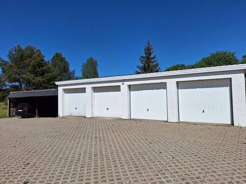 Garage + Carport - 