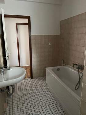 Badezimmer 2.JPG - Etagenwohnung mit 66,50 m&sup2; in Nürnberg zur Miete