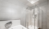 Bad mit Dusche - 
