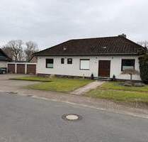 Komfortables Wohnen auf ebener Erde! Modernisierter Bungalow mit 4 Garagen in bevorzugter Lage von Cadenberge.